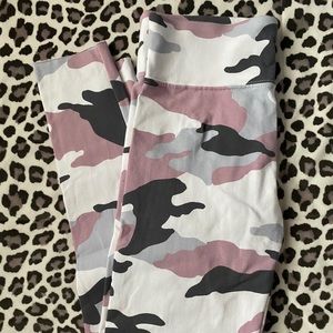 Forever 21 camo leggings